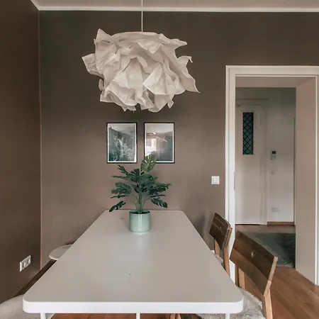 Luga Homes - Zoo Apartment *