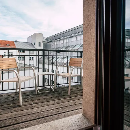 Luga Homes - Zoo Apartment *