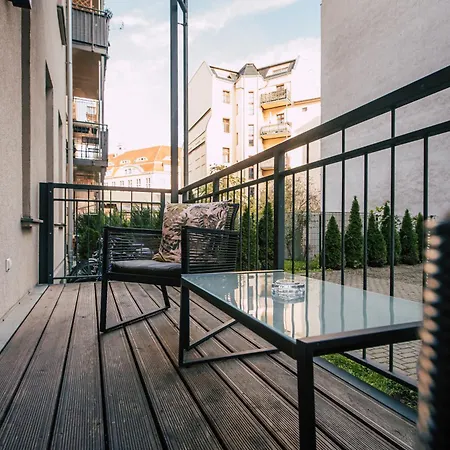 Luga Homes - Zoo Apartment *